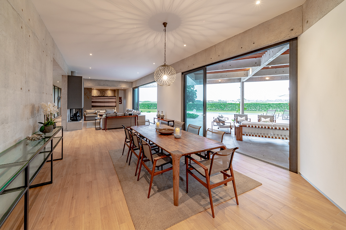 Valerie More: el diálogo en los espacios