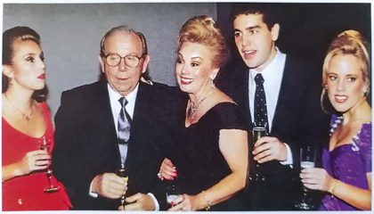 Familia de sabor nacional, 1995. Julie, Johnny, Julie, Johnny Jr. y Jenny Lindley Familia de sabor nacional, 1995. Julie, Johnny, Julie, Johnny Jr. y Jenny Lindley