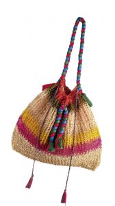 Cartera de Escudo Willow de Chambira, hecha en comunidades en la reserva de Pacaya Samiria. S/595. regalos solidarios