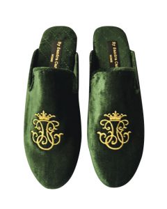 Sandra Carrión Living, Velvet slippers, bordados con tus iniciales o con el bordado que más te guste. S/350. Sandra Carrión Living, Velvet slippers, bordados con tus iniciales o con el bordado que más te guste. S/350.