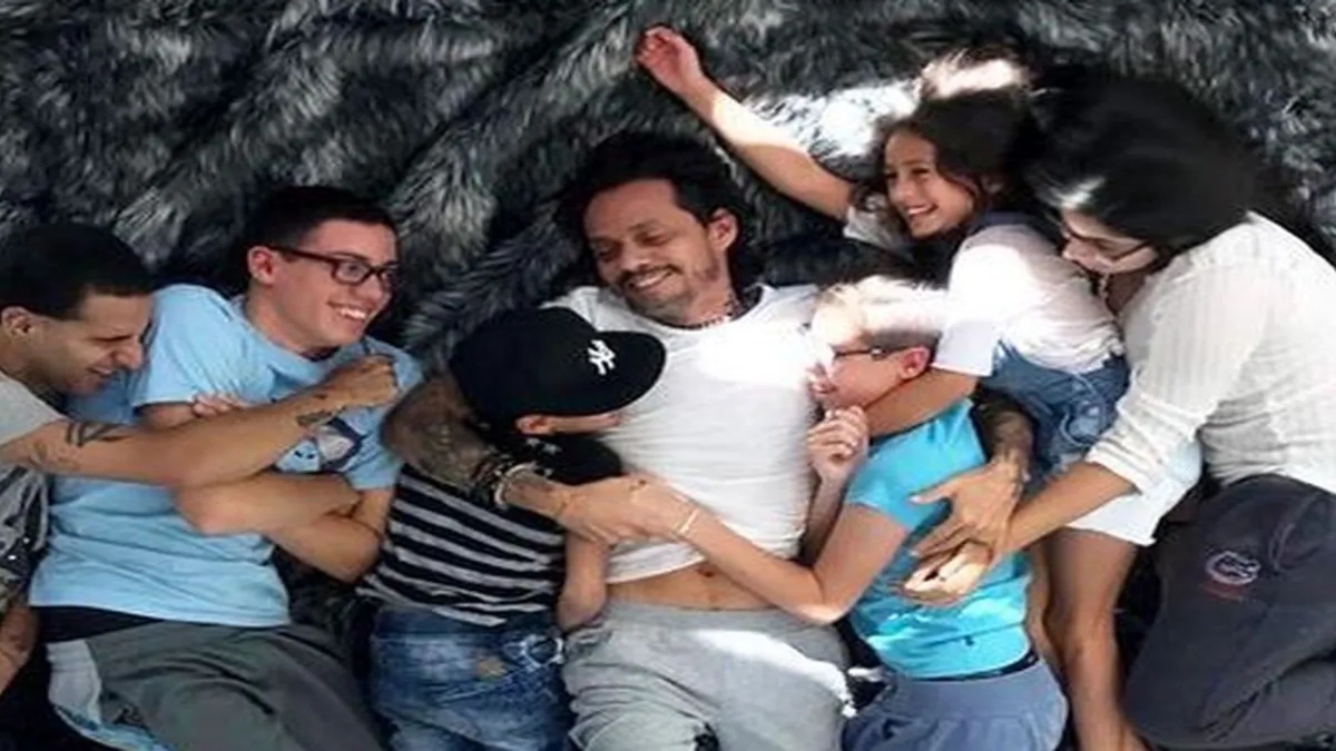 ¿Quiénes son los seis hermanos mayores del nuevo bebé de Marc Anthony ...