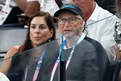 Multimillonarios en París 2024: Bill Gates y Paula Hurd