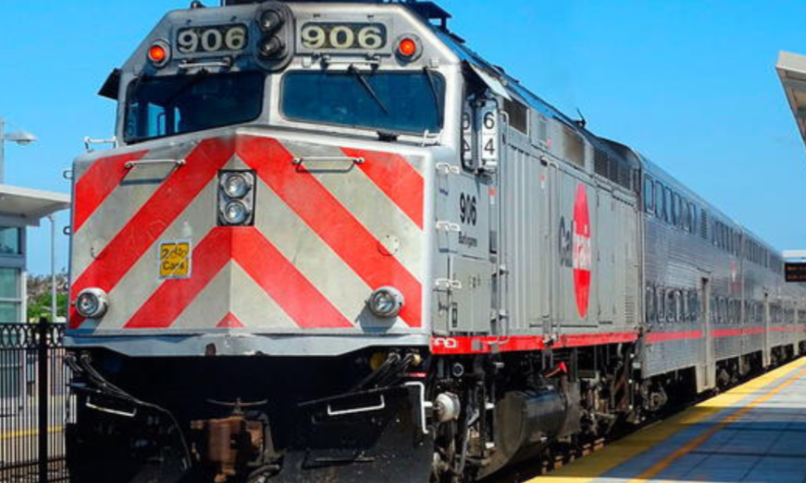 Rafael López Aliaga anuncia el embarque de trenes Caltrain hacia el Callao