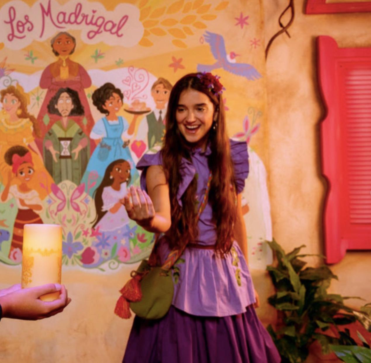 Además del teatro, ha trabajado con Disney en montajes inmersivos como Encanto: The Immersive Experience.
