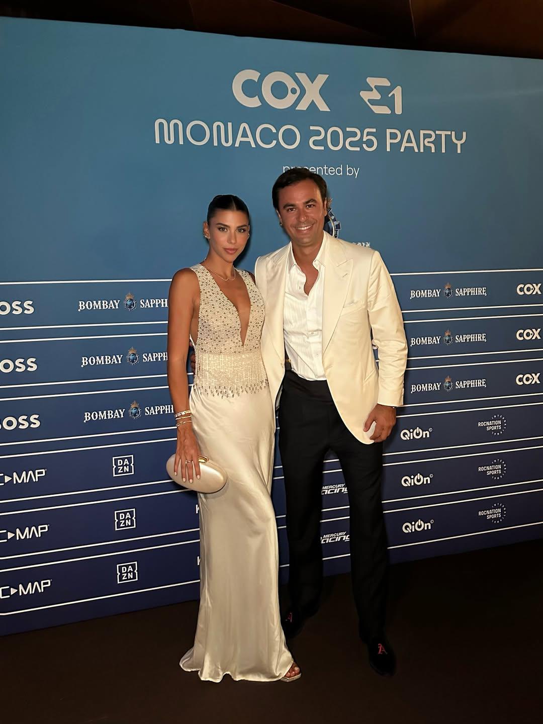 La pareja disfrutó del exclusivo evento náutico, compartiendo momentos a través de redes sociales.