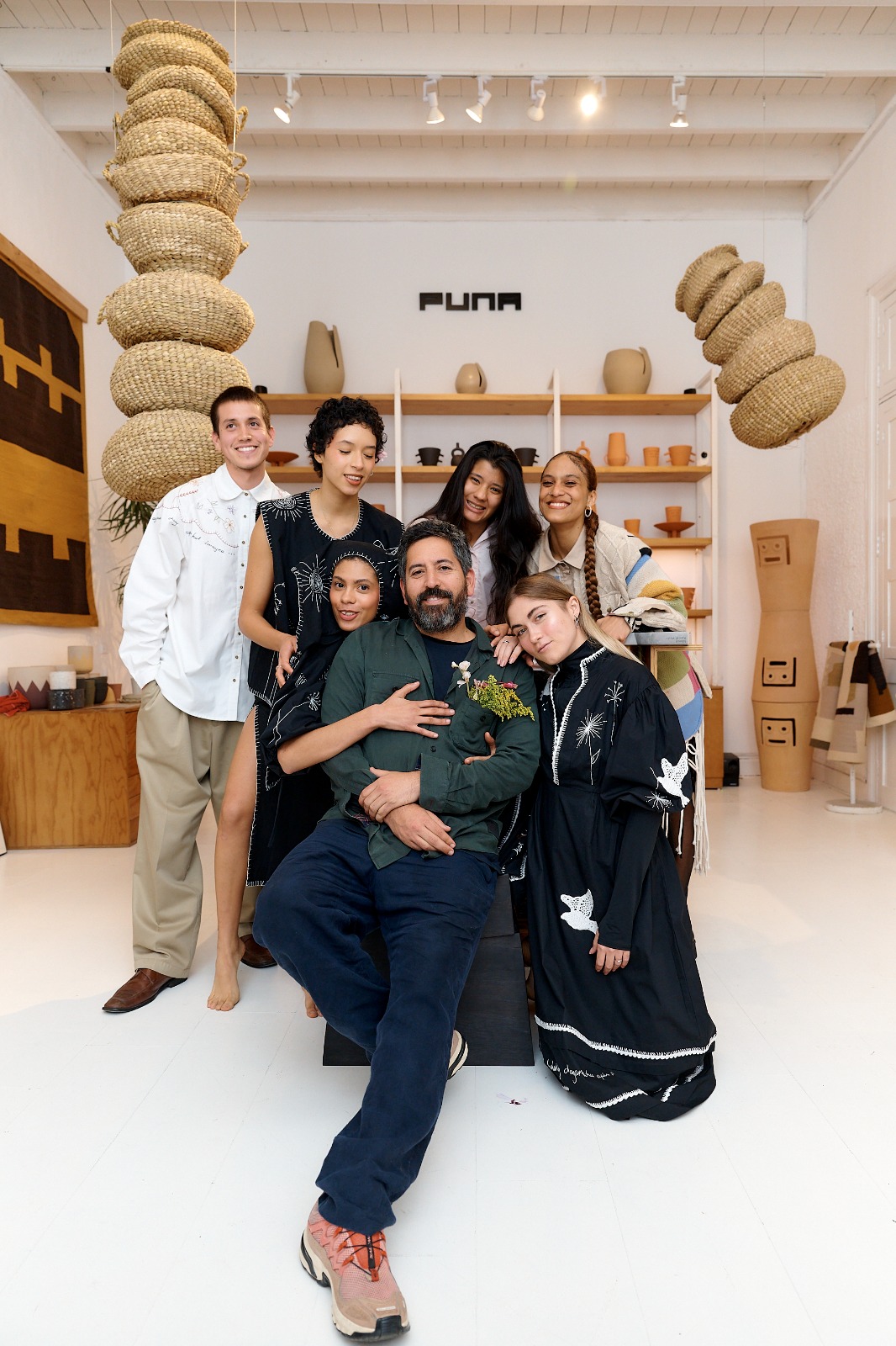 Atrás: Sebastián Peréz, Alejandra Bernal, Samatha Sam y Raquel Marina. Adelante: Oriana Marrioz, Christian Duarte y Mariia Korniienko.